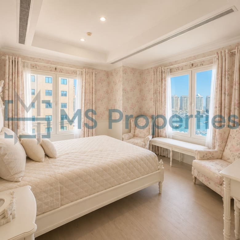 Sophisticated 3 Bedroom Flat with Full Marina View