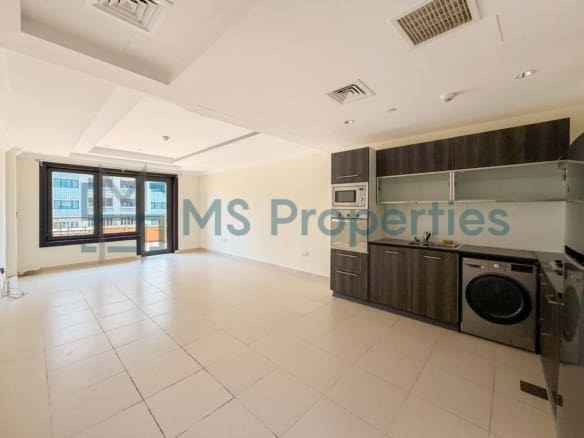 Large Terrace Studio Apartment Marina View Balcony