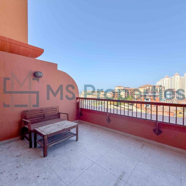 Stylish Studio Flat | Huge Balcony | Bills Included