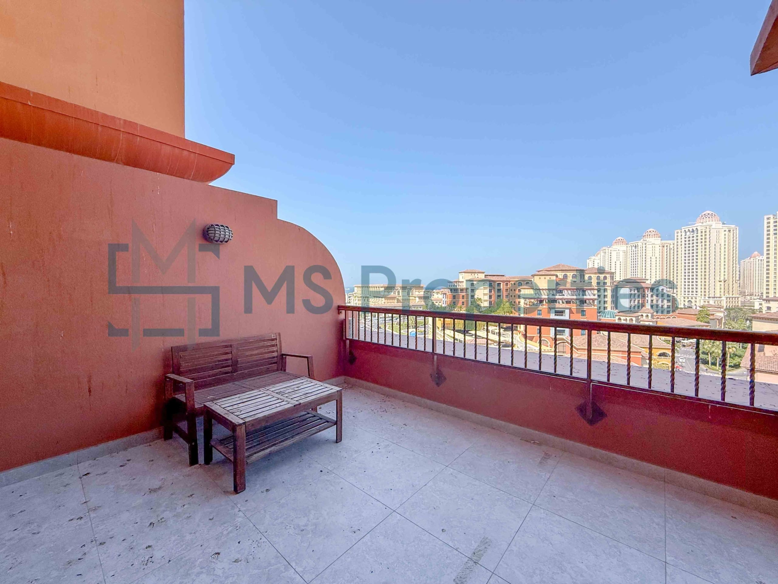 Stylish Studio Flat | Huge Balcony | Bills Included