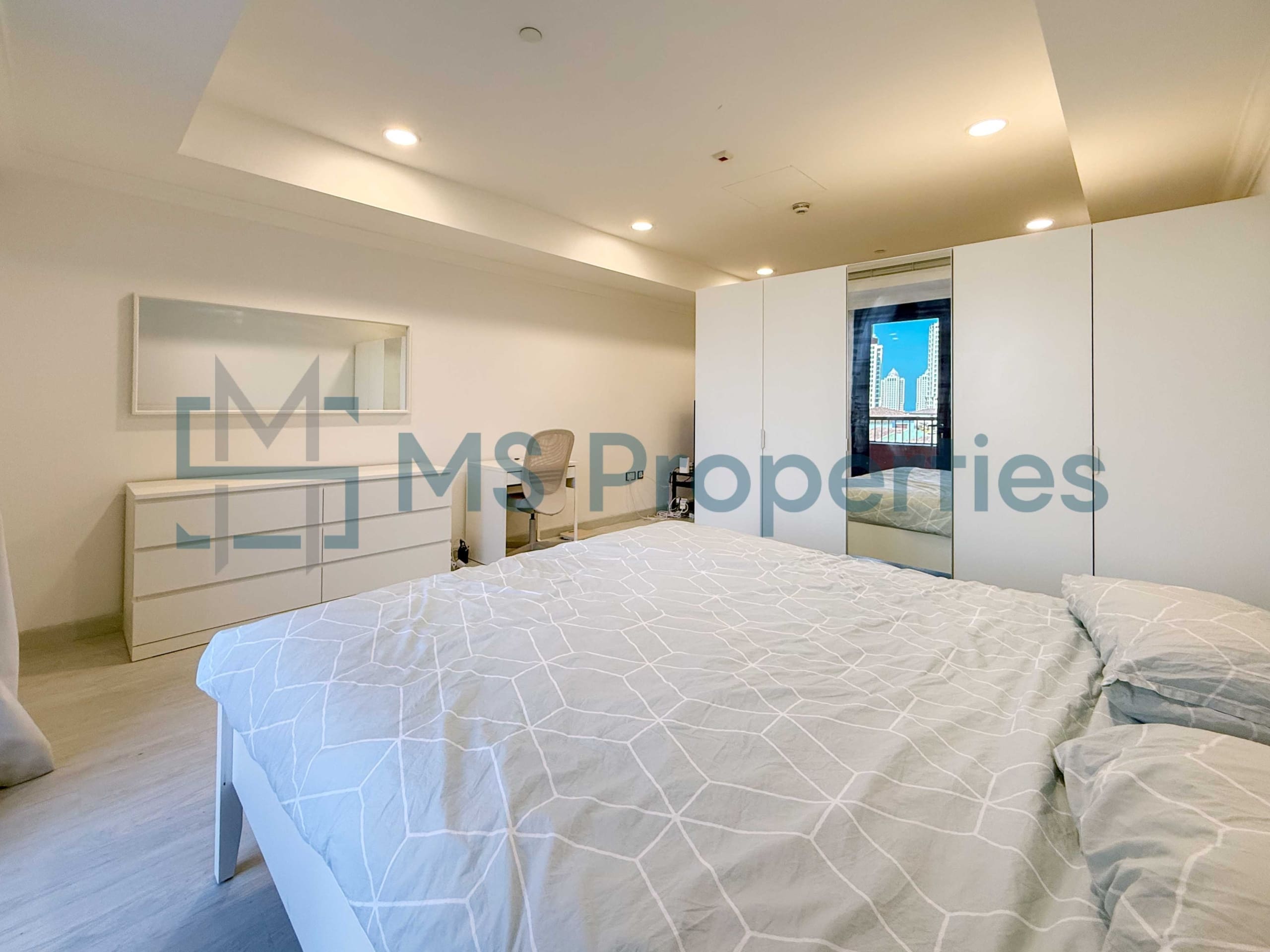 Stylish Studio Flat | Huge Balcony | Bills Included