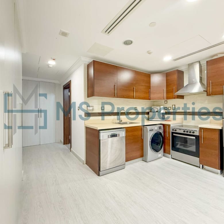 Stylish Studio Flat | Huge Balcony | Bills Included