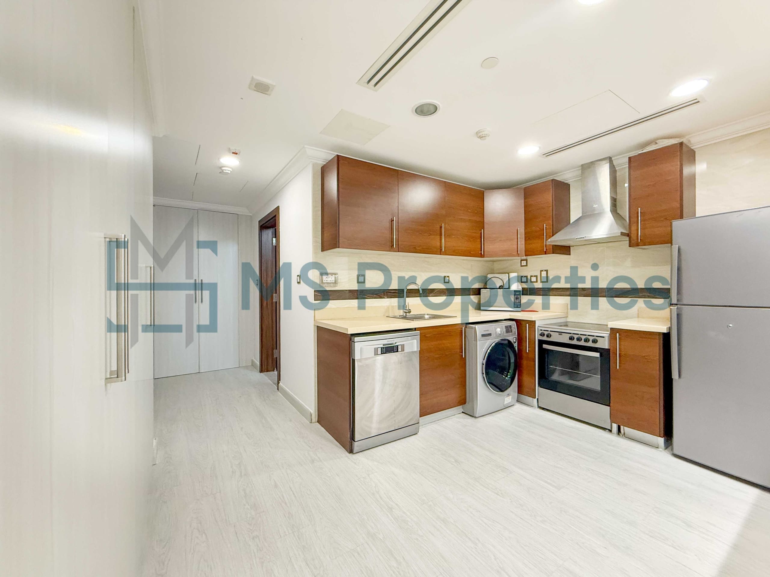 Stylish Studio Flat | Huge Balcony | Bills Included