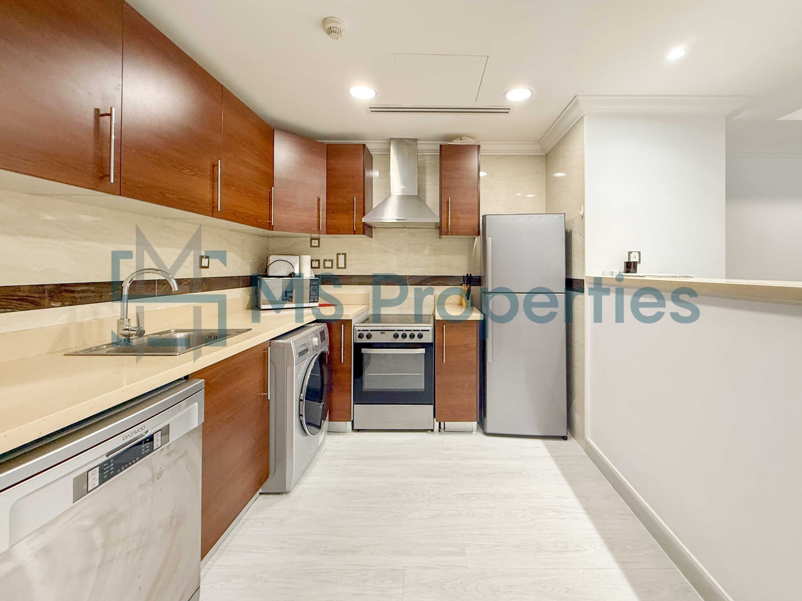 Stylish Studio Flat | Huge Balcony | Bills Included