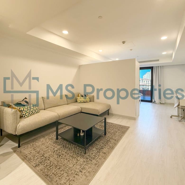 Stylish Studio Flat | Huge Balcony | Bills Included