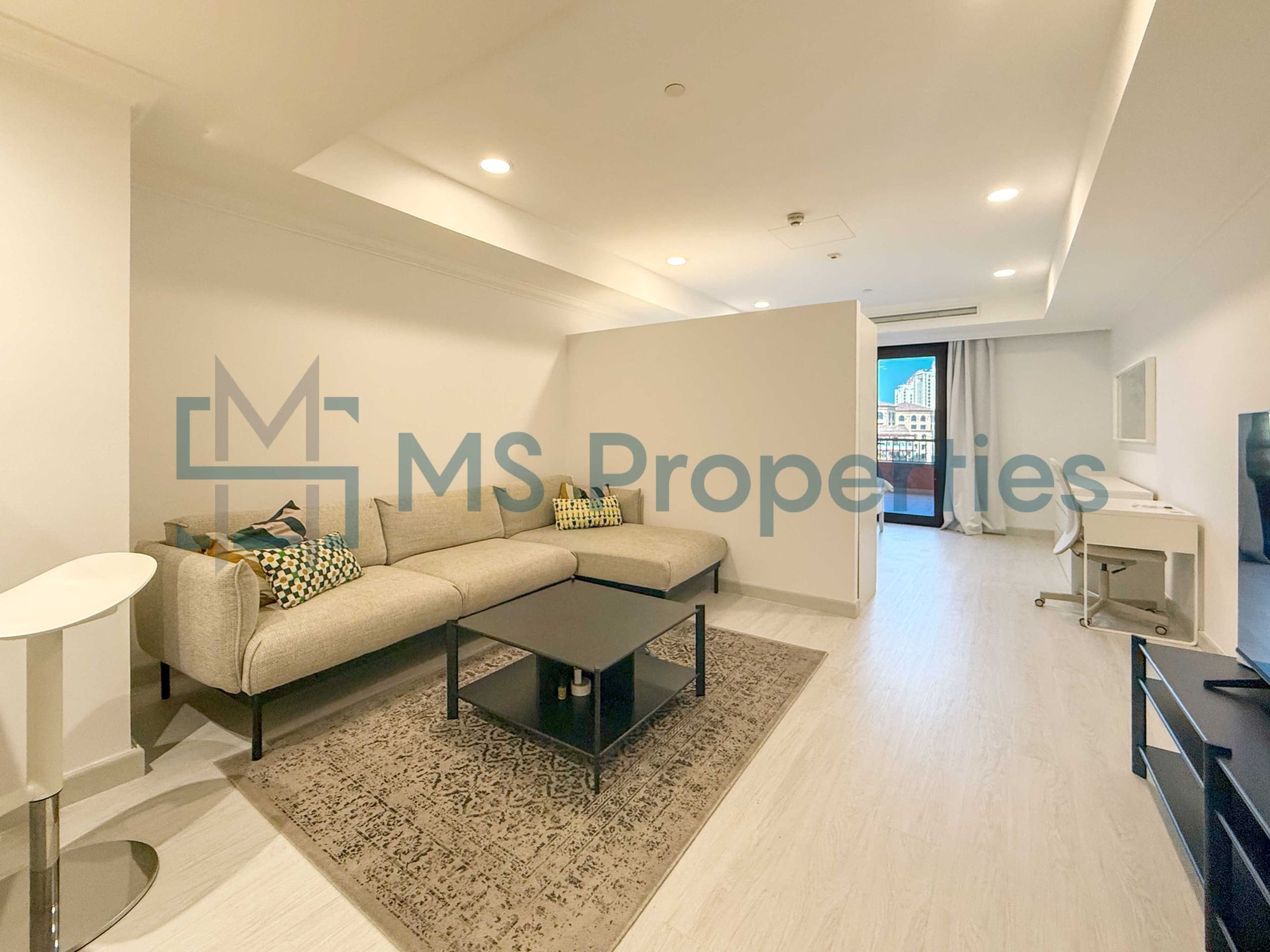 Stylish Studio Flat | Huge Balcony | Bills Included