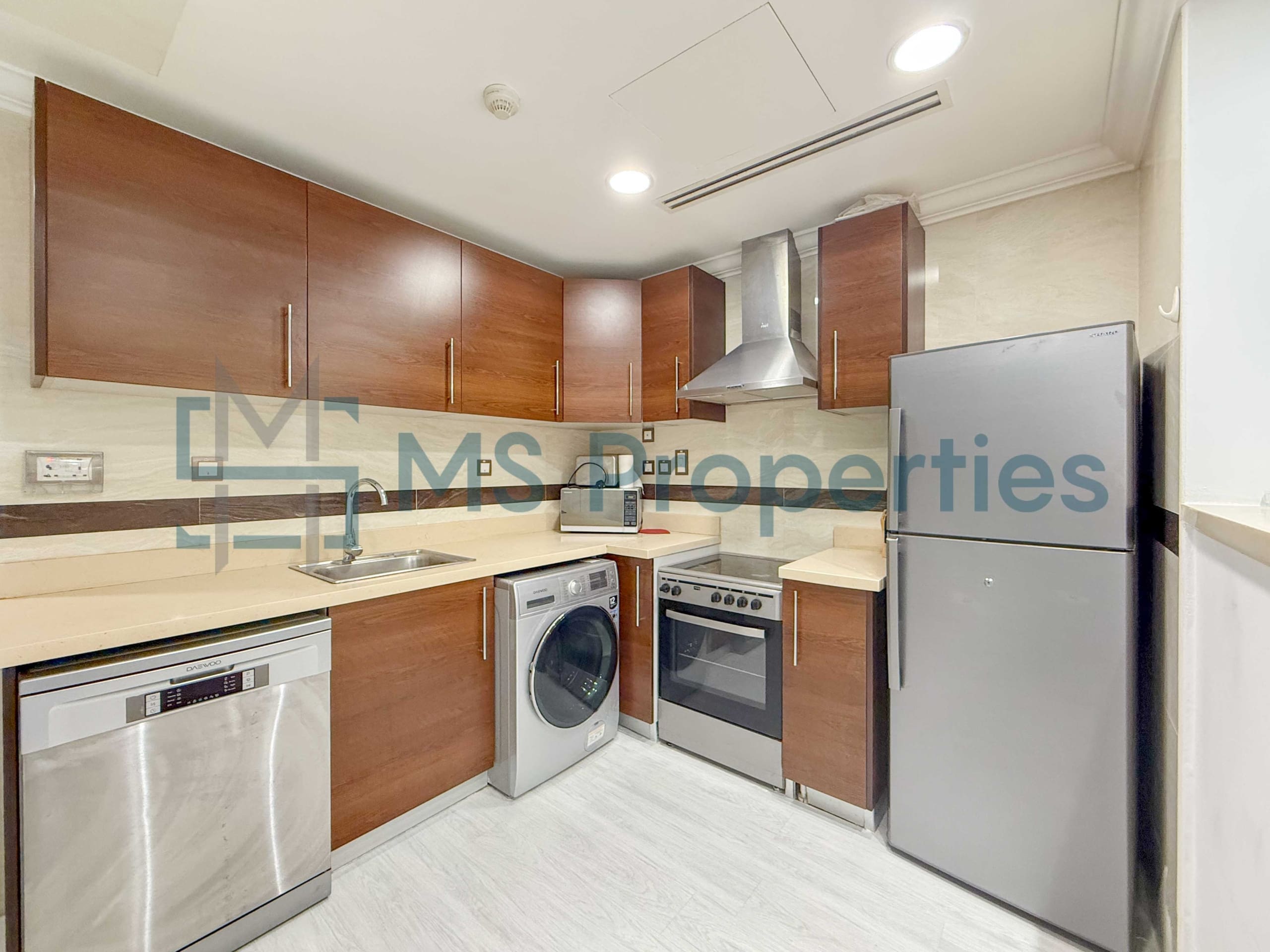 Stylish Studio Flat | Huge Balcony | Bills Included
