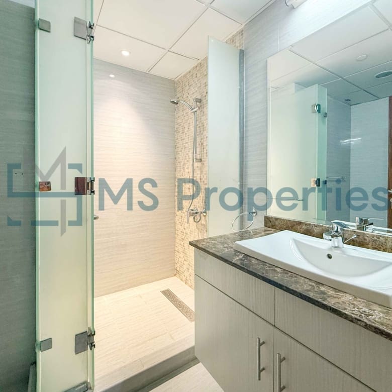 Stylish Studio Flat | Huge Balcony | Bills Included