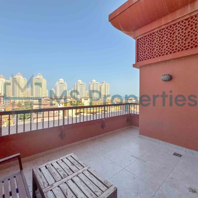 Stylish Studio Flat | Huge Balcony | Bills Included