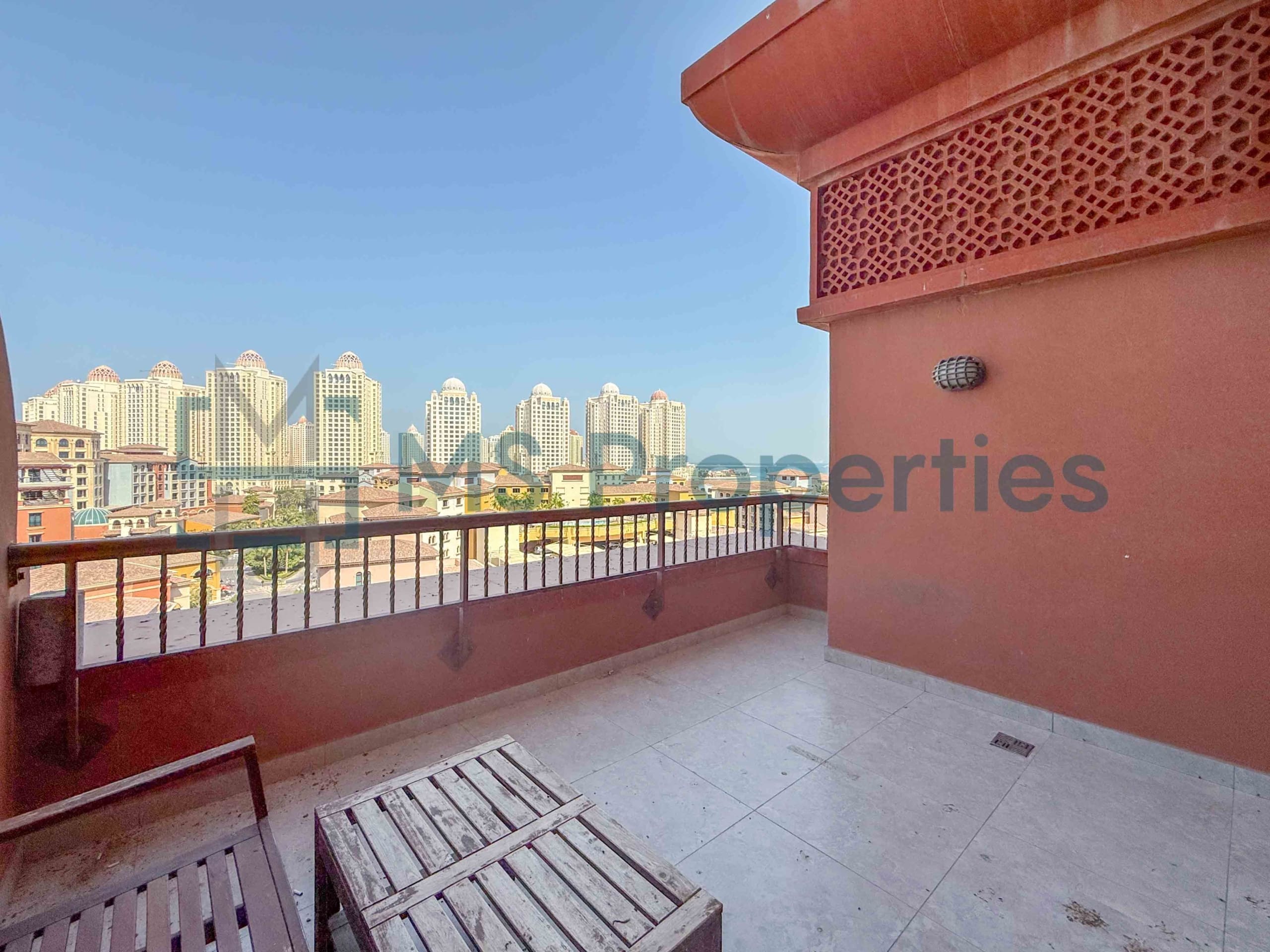 Stylish Studio Flat | Huge Balcony | Bills Included