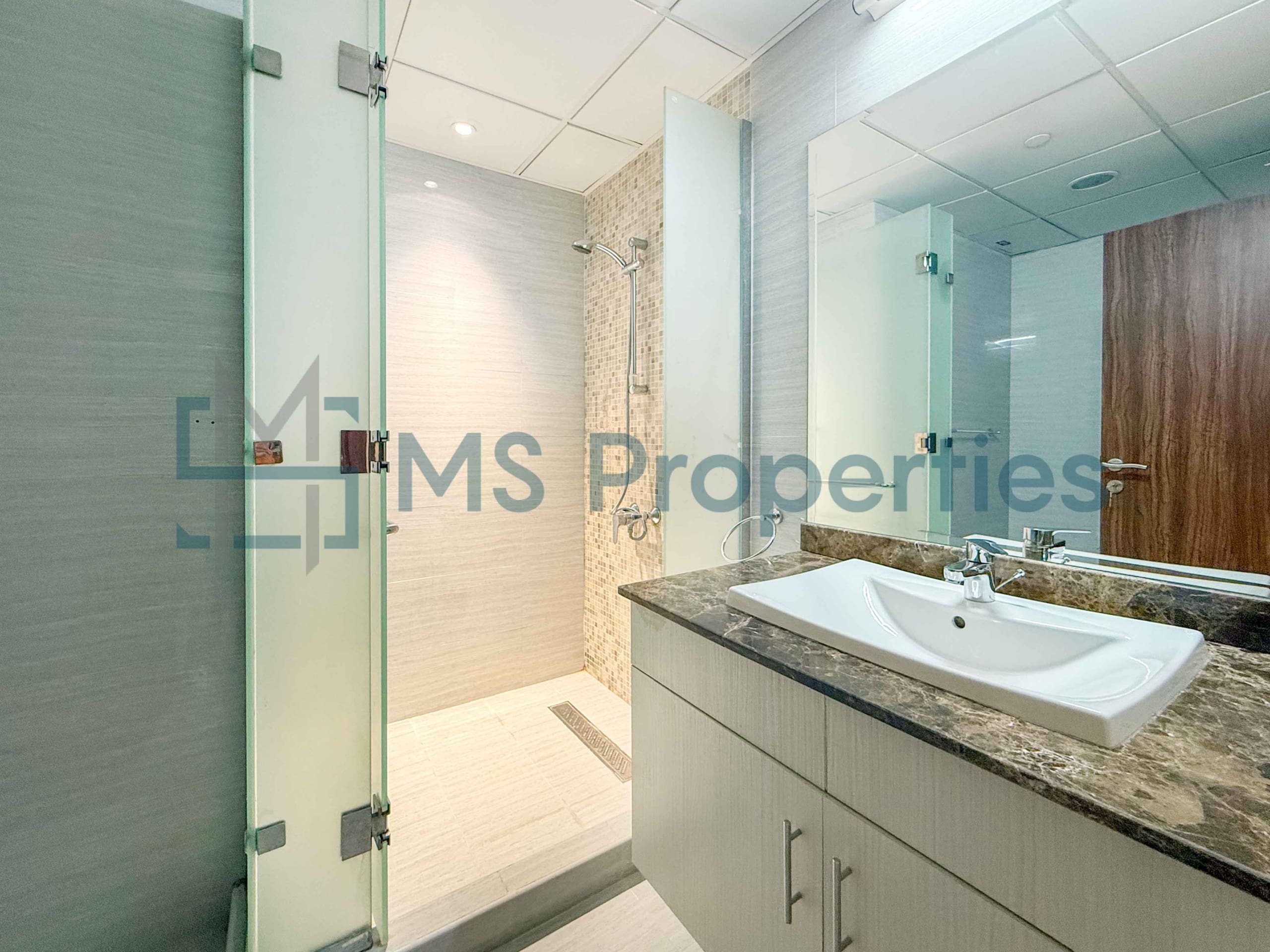 Stylish Studio Flat | Huge Balcony | Bills Included