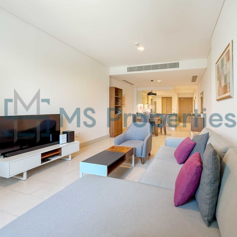 Pristine 1BHK + Office w/ Balcony | Bills Included