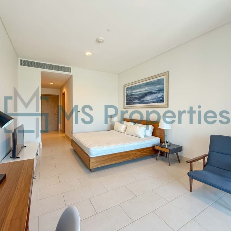 Pristine 1BHK + Office w/ Balcony | Bills Included