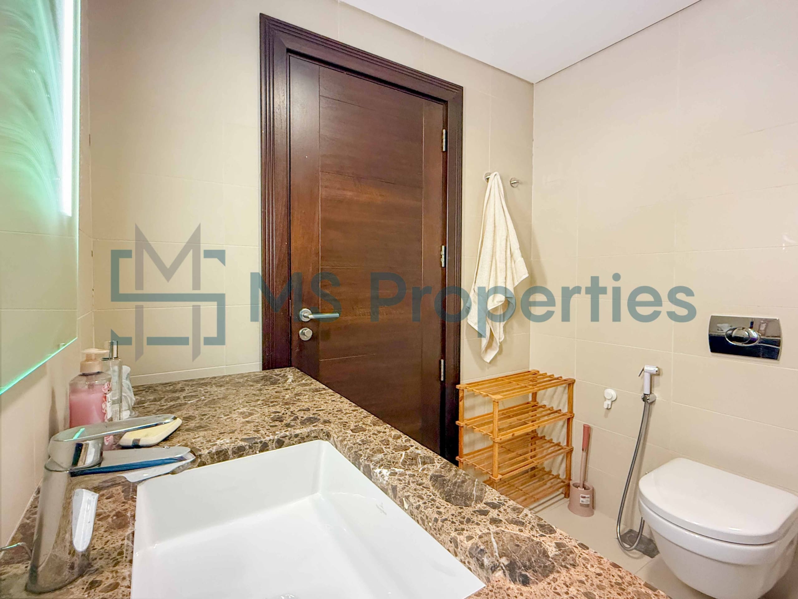 Contemporary Studio Apartment | +Bills Included