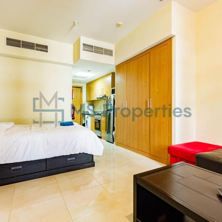 Lovely Style Studio Apartment with Balcony | Bills Included