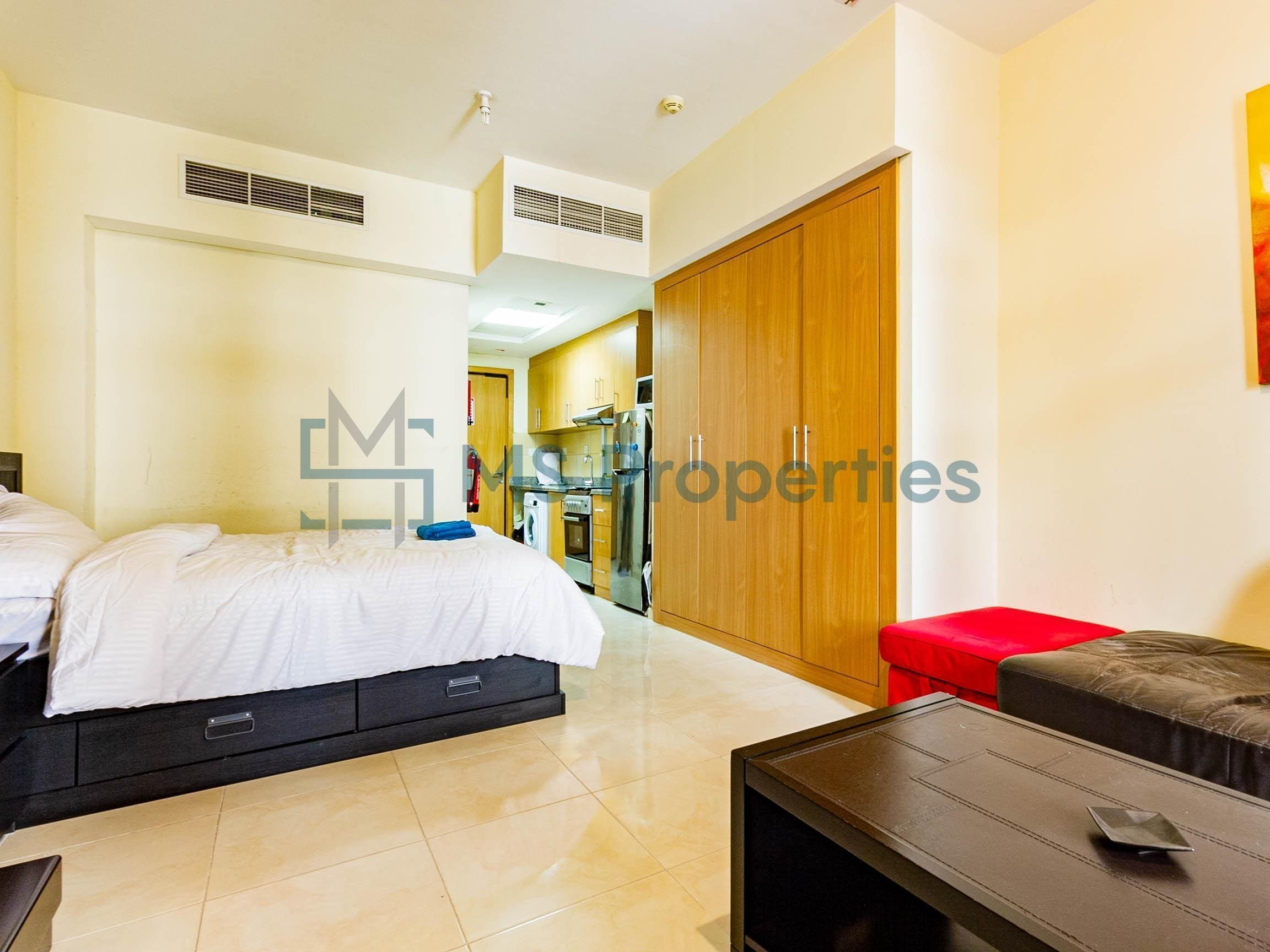 Lovely Style Studio Apartment with Balcony | Bills Included